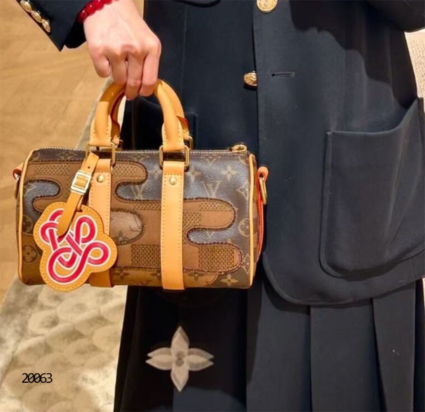 🔆 [LOUIS VUITTON] 루이 비통 키폴 반둘리에 25 시티백🔆