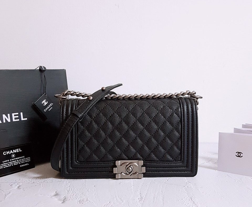 💕 샤* 고급 리뉴얼 캐비어 보이백 은장