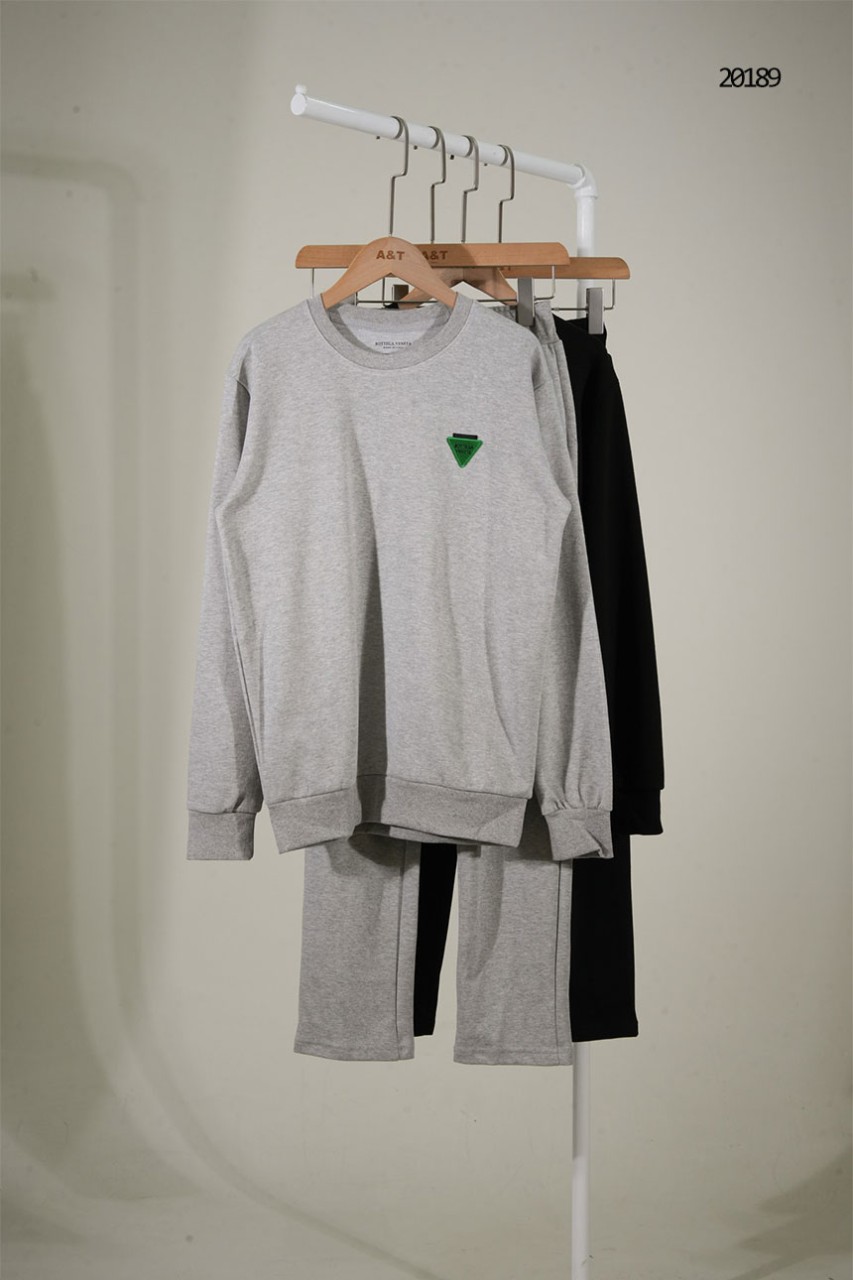 🔆 [Bottega Veneta] 보테가베네타 그린 트라이 앵글 패치 로고 상하의 셋 🔆