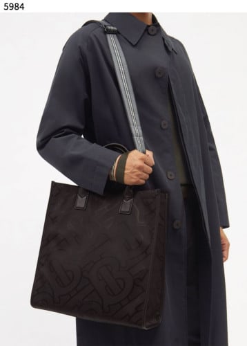 #버버리 [BURBERRY] 수입고급 모노그램 자카드 토트백 신상 입고💢 #태그 #가방 #5984