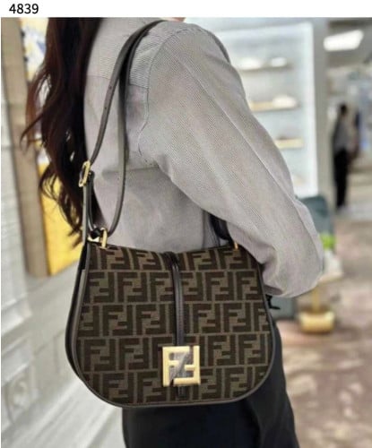 #펜디 [FENDI] 수입프리미엄급 커'몬 미디엄 백 신상 입고💢 #태그 #가방 #4839