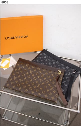 #루이비통 [Louis Vuitton] 루이비통 모노그램 스트랩 클러치 신상입고💢 #가방 #8053