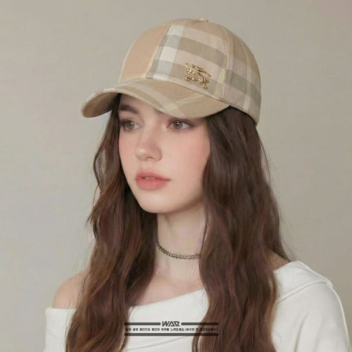 #모자 [ BURBERRY ] 뱃지 시그니처 자수모자 (min 799236)