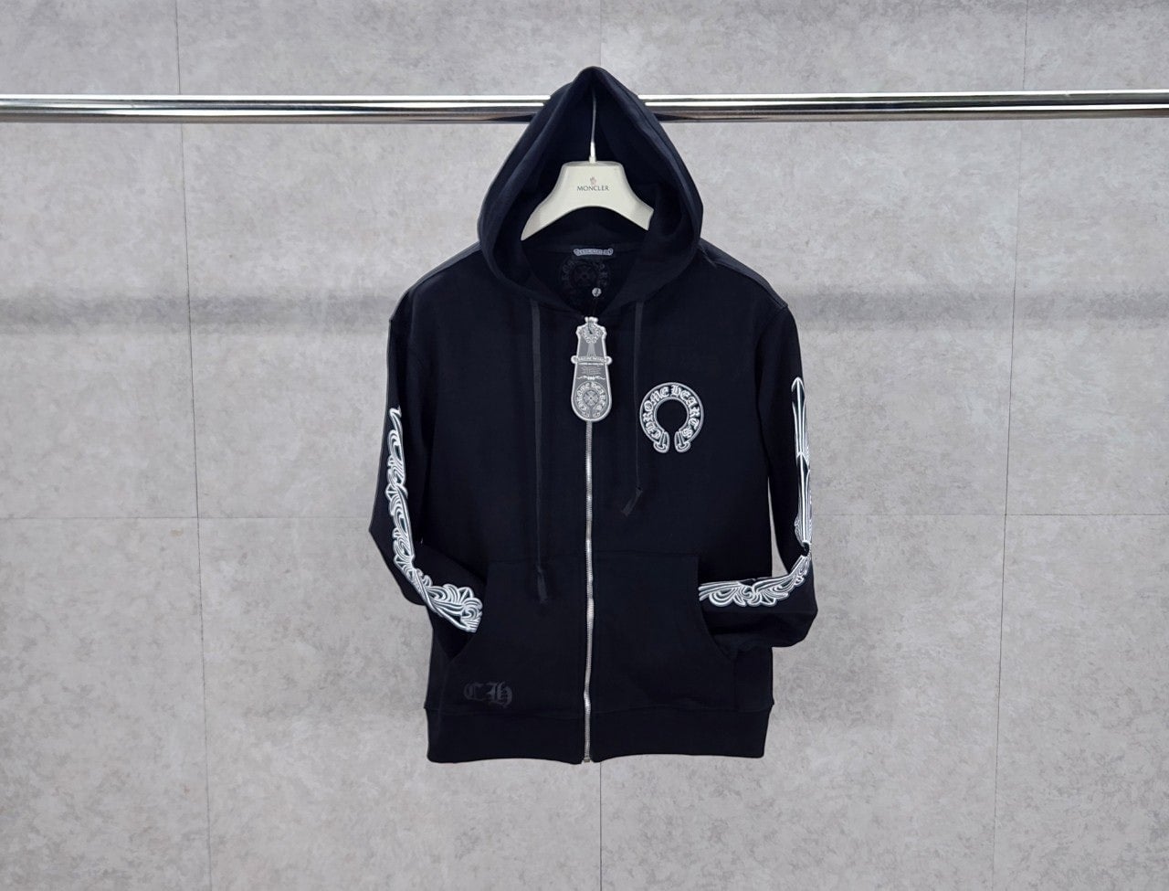 #명품의류 크*** ChromeHearts 플로럴 홀스슈 후드집업 입고~ (pri 207459)