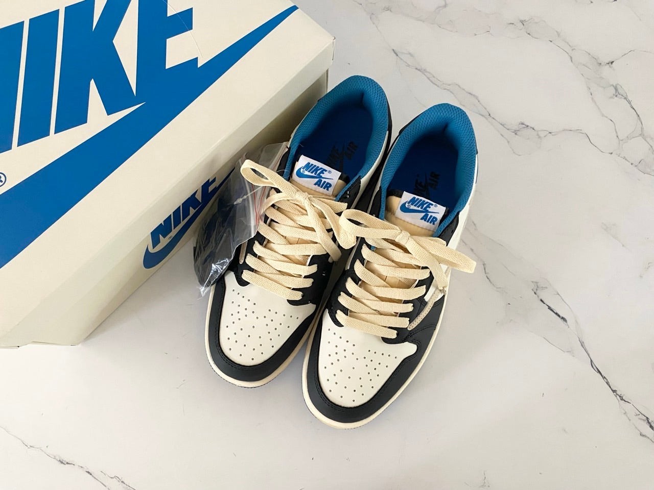 조V 1 x 트래비스 스캇 x 프라그먼트 레트로 로우 OG SP 밀리터리 블루