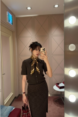 루VVV 모노그램 브라운 키링로고 스카프