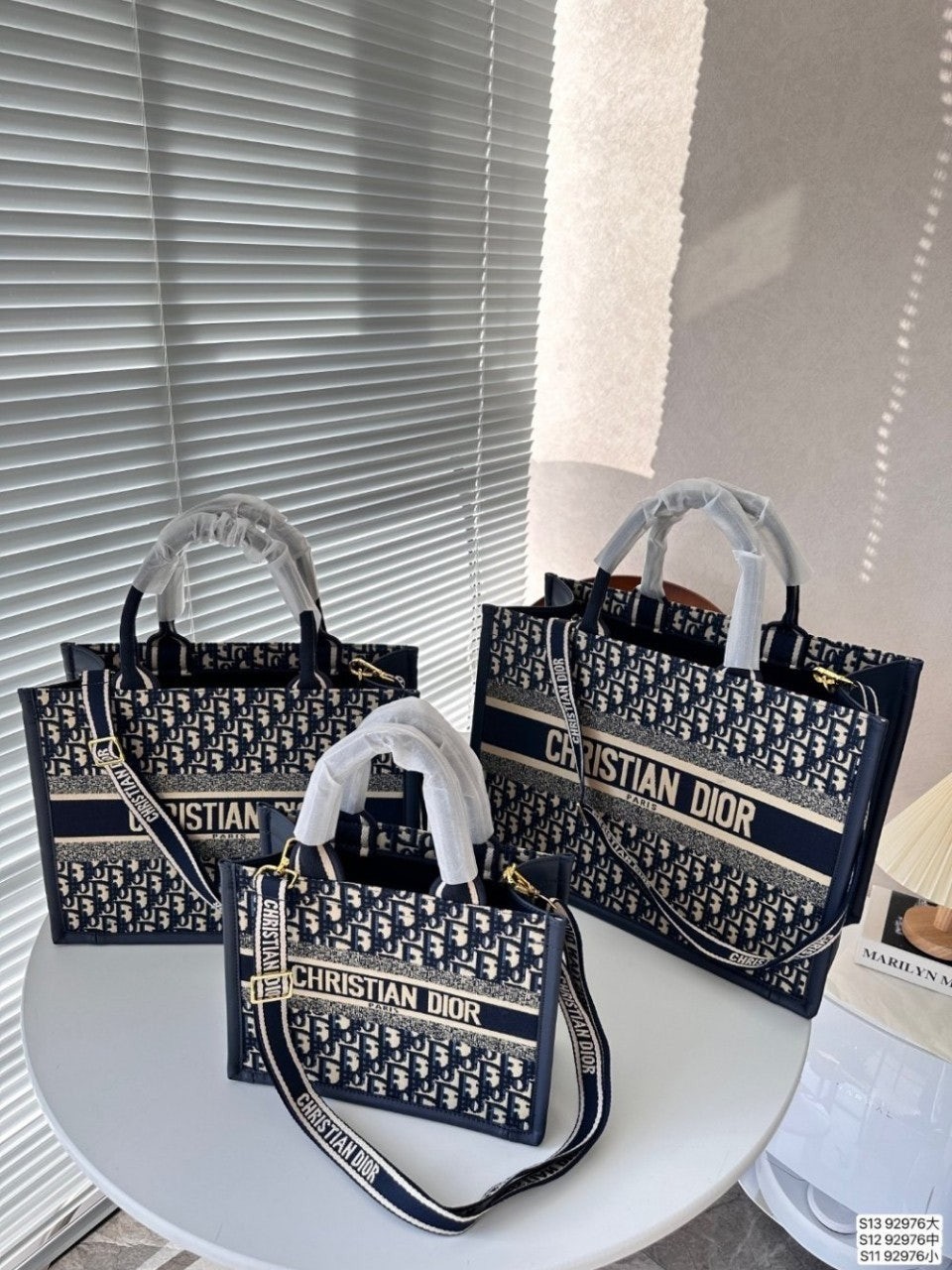 💕 디* 오블리크 자수 레더 북토트 3가지사이즈