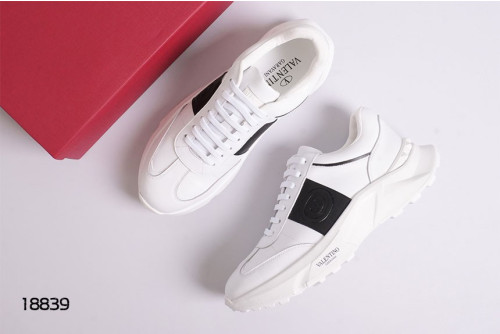 🔆 [VALENTINO] 발렌티노 남성 스터드 로우탑 스니커즈 🔆