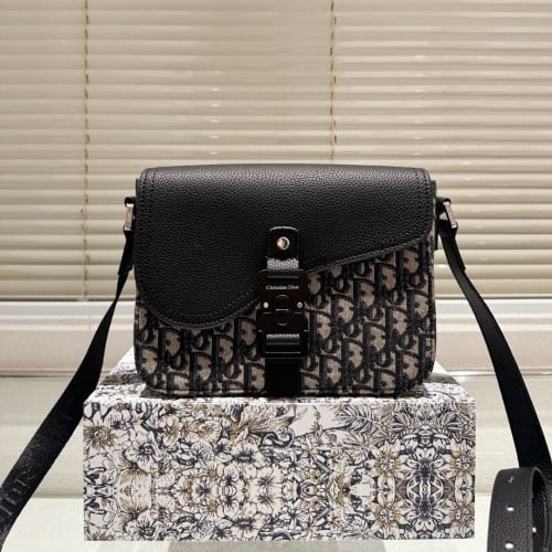 💕 디* 오블리크 새들 메신져백