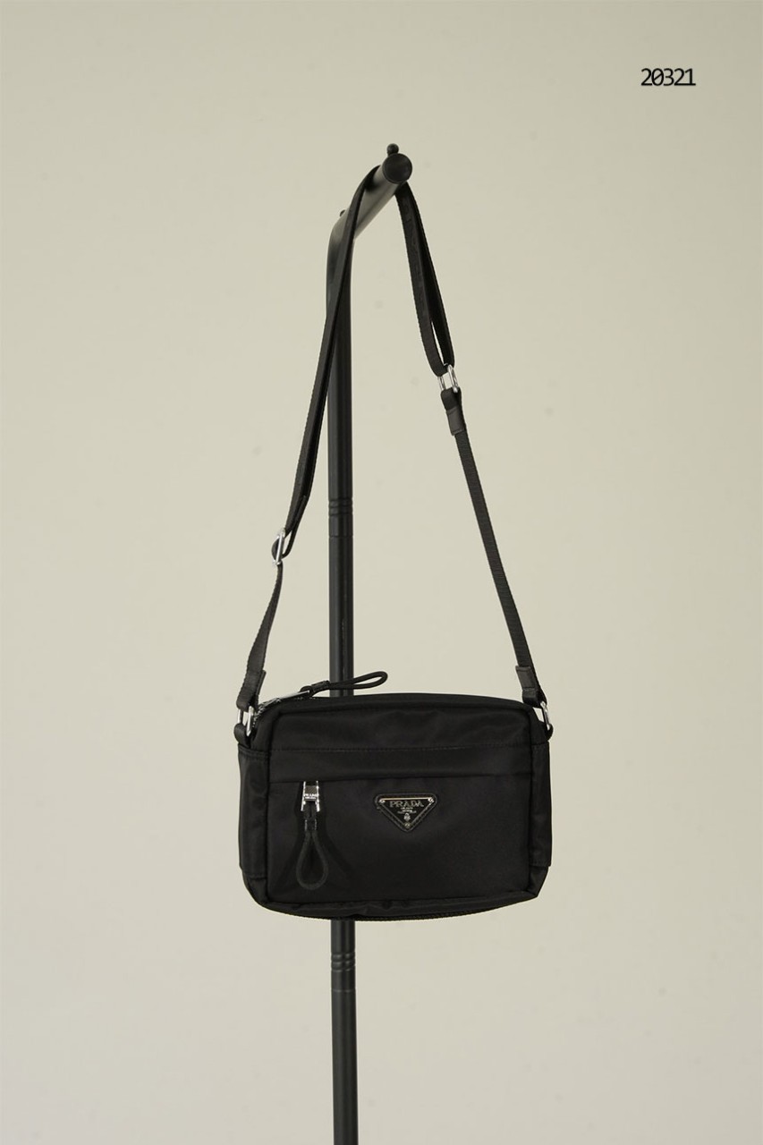 🔆 [PRADA] 프라다 삼각 로고 리나일론 크로스백 🔆