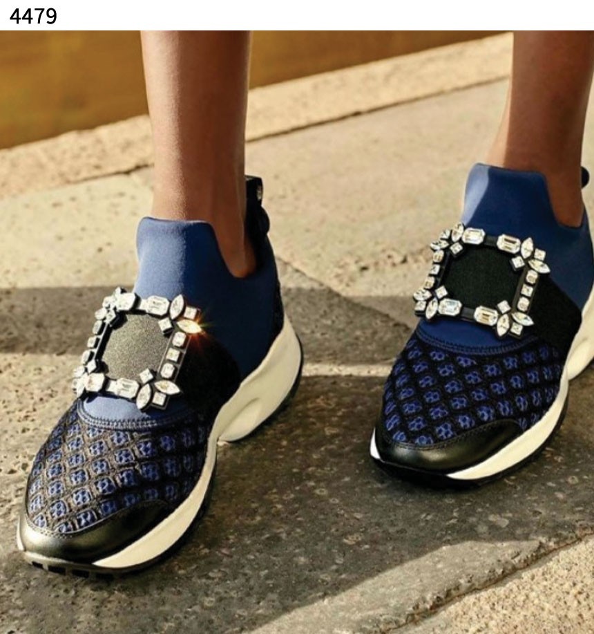 #로저비비애 [Rogervivier] 수입프리미엄급 비브 런 스트라스 버클 스니커즈 신상 입고💢 #태그 #신발 #4479