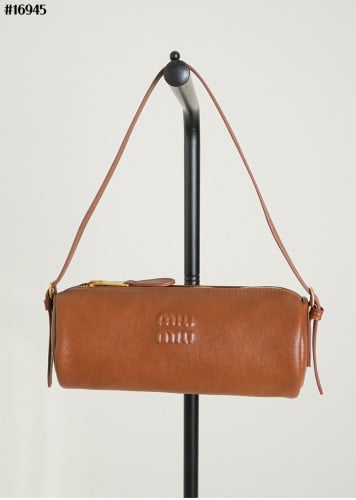 🔆 [MIUMIU] 미우미우 나파 레더 원형 파우치 🔆