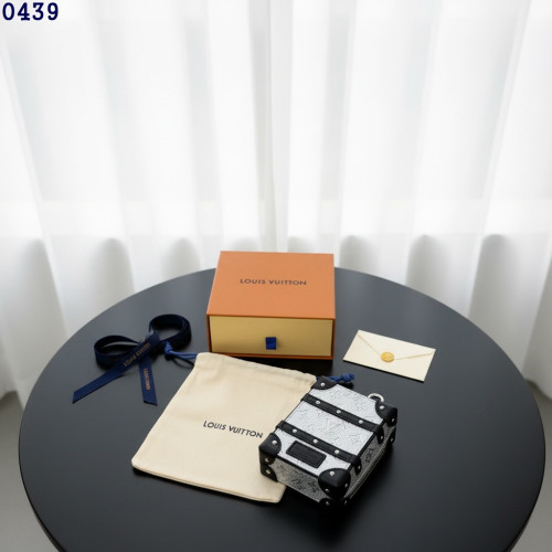 👹루이비통 캐리어 파우치 백참 & 키홀더👹