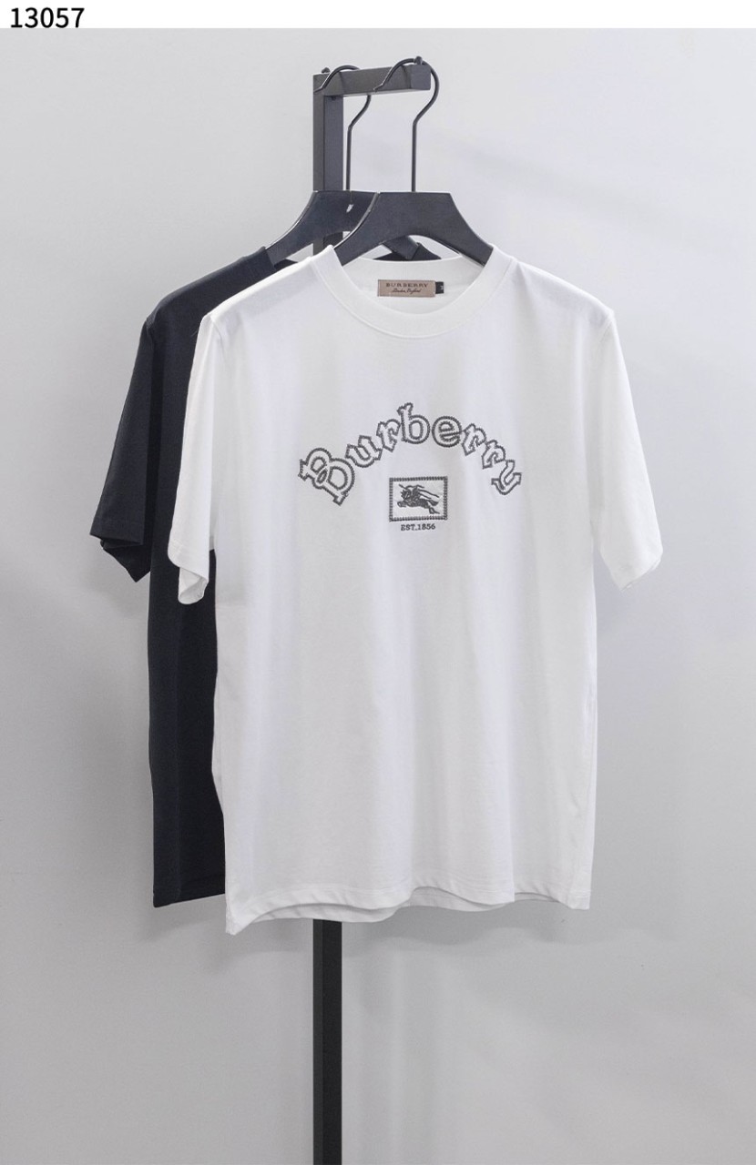 #버버리 [BURBERRY] 고딕 로고 코튼 티셔츠 신상입고💢 #상의 #티셔츠 #13057