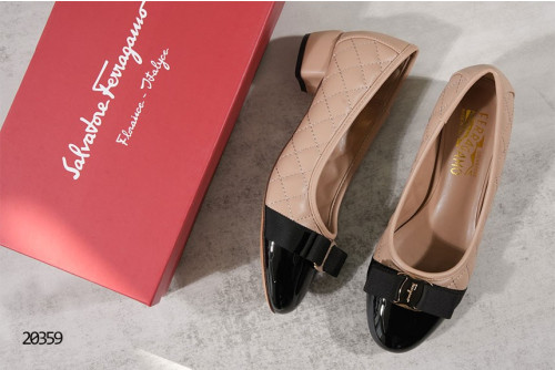 🔆 [ferragamo] 살바토레 페레가모 바라 퀼팅 펌프스 베이지🔆