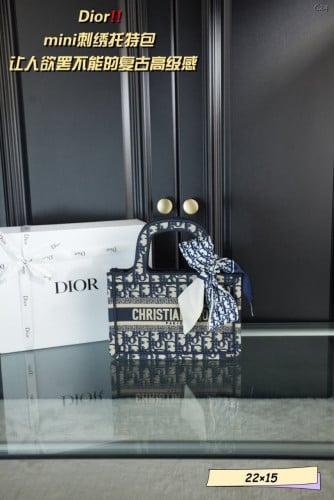 💕 디* 3D자수 북 토트백 미니 (22cm)