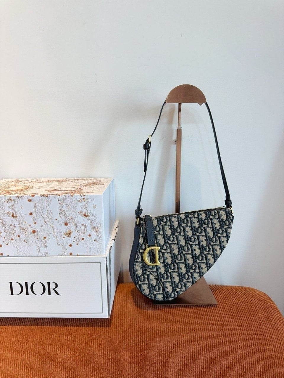 💕 디* 새들 숄더 파우치 비스킷(오블)