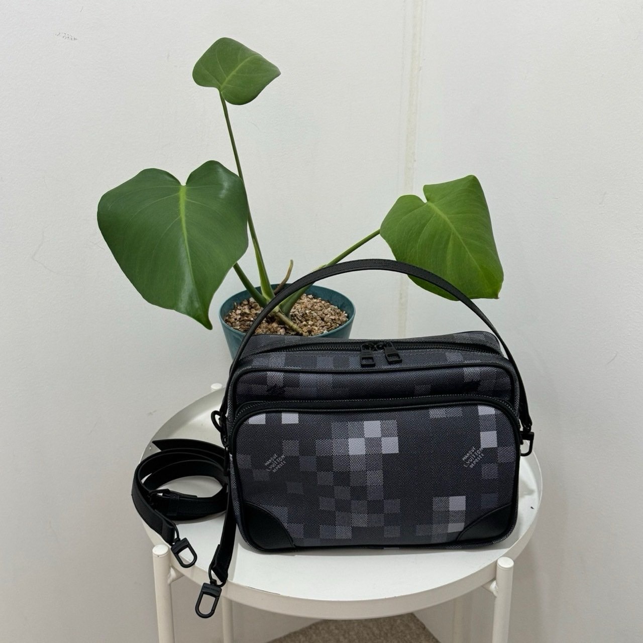 🤴🏻 #루비통 (L.V) 닐 메신져백🤴🏻