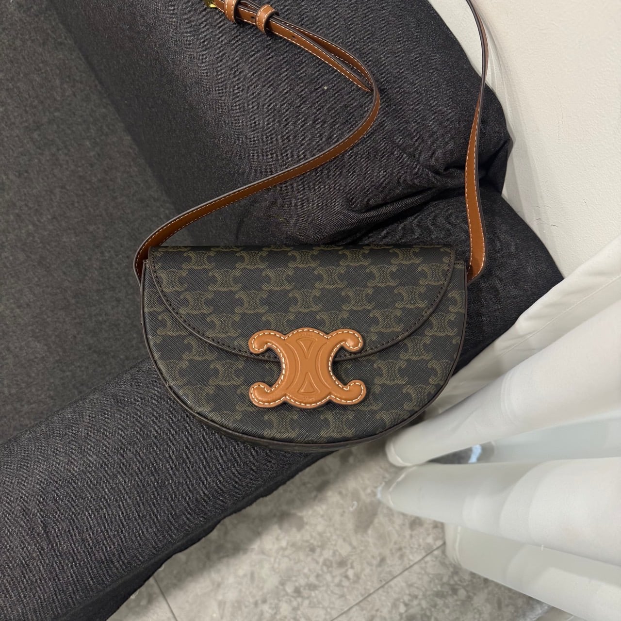 🤴🏻  #셀린느 트리오페 베사체 🤴🏻신상입고🤴🏻