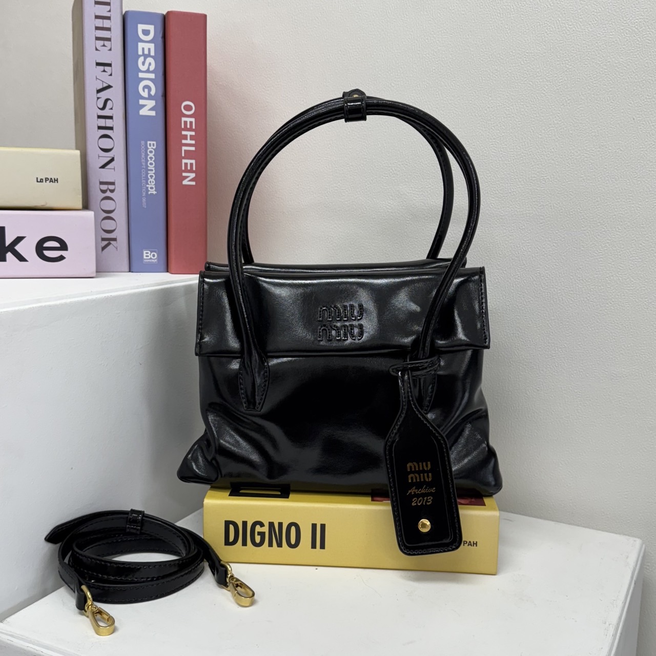 🤴🏻#미우미우  수입고급 솔리테어 광택 가죽백🤴🏻