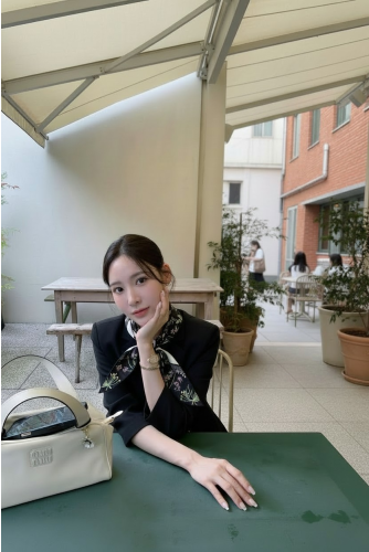 디V 플라워 스카프