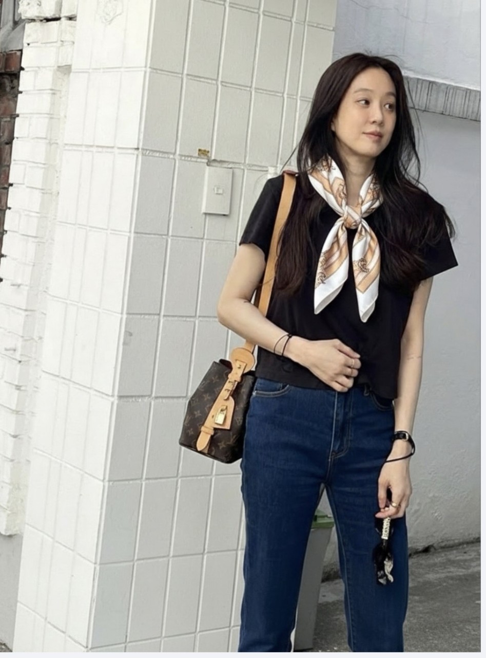 루VVV 로이 모노그램 로고 스카프