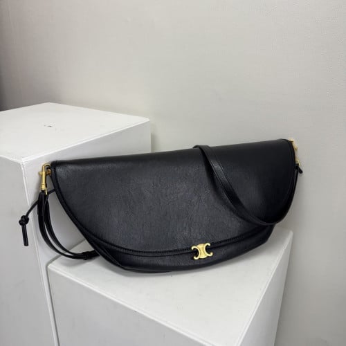 🤴🏻 #셀린느 하프문 트리오페 베사체🤴🏻신상 입고🤴🏻