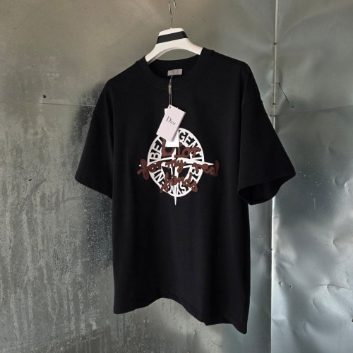 💕 디* 레터링 로고 티셔츠