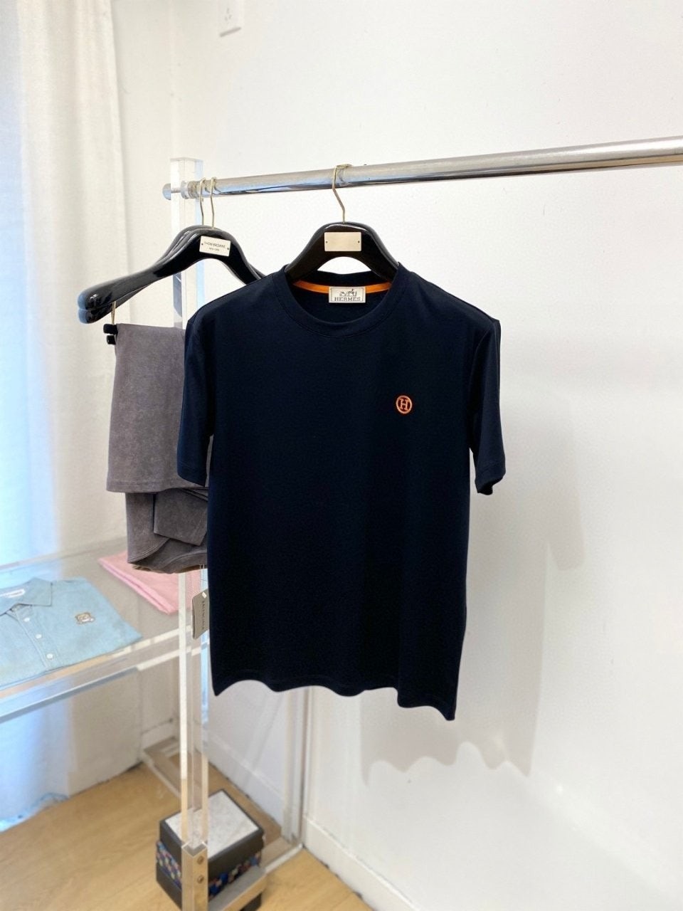 💕 에*** 홀 자수 반팔