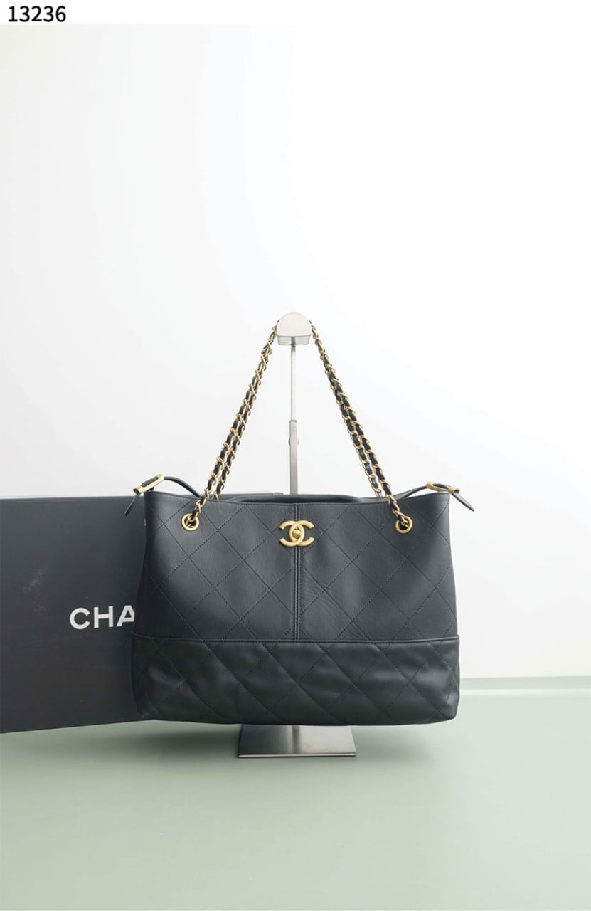 #샤넬 [Chanel] 쇼핑백 카프스킨 & 골드 메탈 블랙 신상입고💢 #가방 #13236