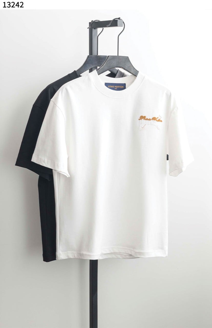 #루이비통 [Louis Vuitton] 브러쉬드 로고 코튼 크루넥 티셔츠 신상입고💢 #상의 #티셔츠 #13242