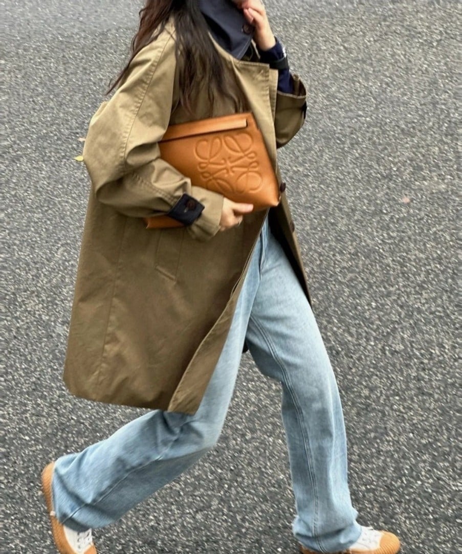 로에베 24ss 일본 한정판 TC500W05 클러치백 (매장판)