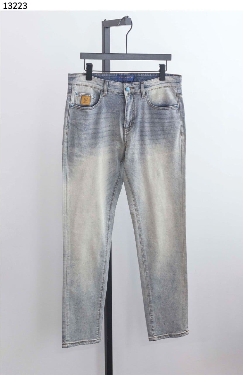 #루이비통 [Louis Vuitton] 남성 블루 버튼 연청 데님 신상입고💢 #하의 #팬츠 #13223