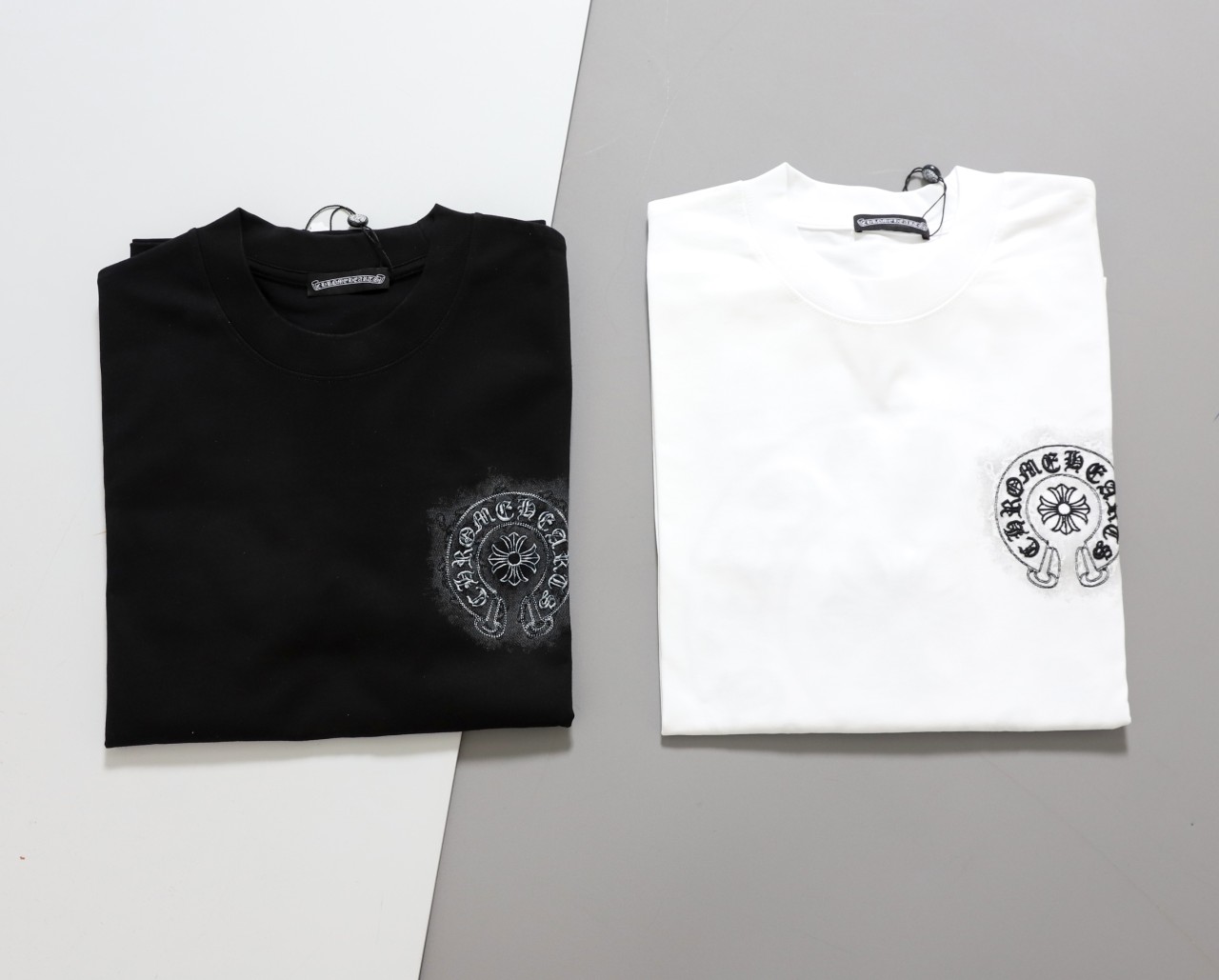 #크롬하츠 [ CROME ] 수입 홀스슈 로고 반팔 티셔츠 입고💢 #남성상의 #반팔티셔츠