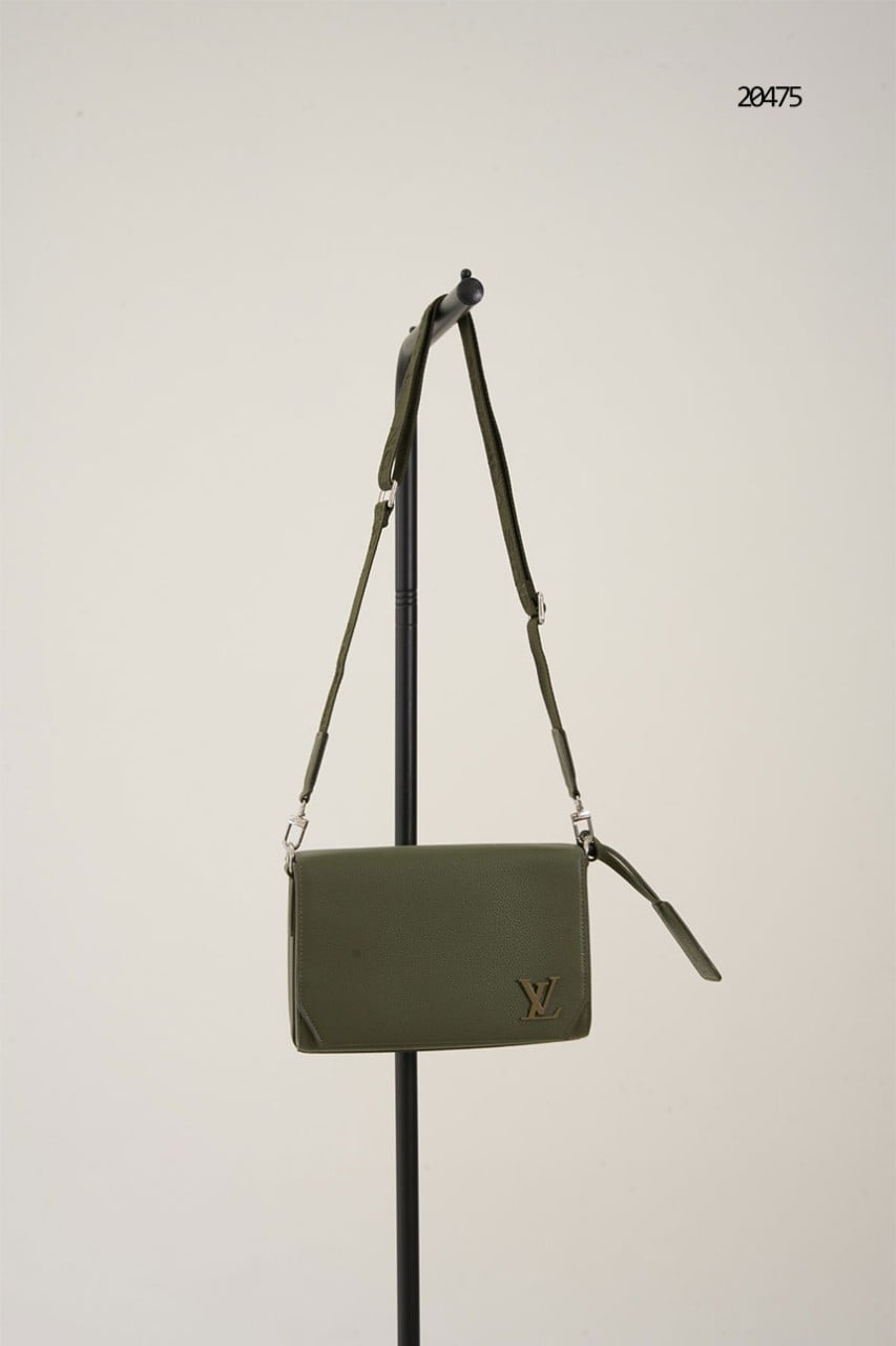 🔆 [Louis Vuitton] 루이비통 패스트라인 LV 카우하이드 메신저 백 🔆