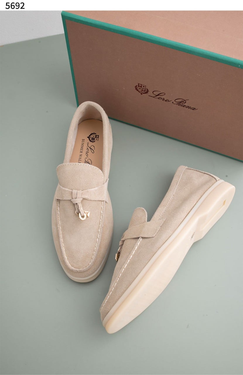 #로로피아나 [LOLO PIANA] 로로 피아나 썸머 참 워크 스웨이드 카프스킨 샌드 스톤 신상입고💢 #신발 #5692