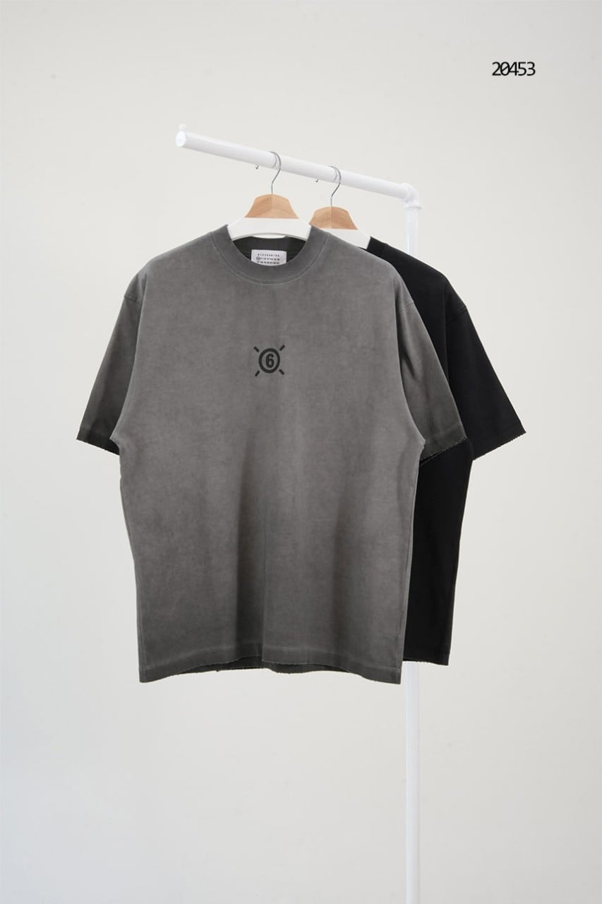 🔆 [Maison Margiela] 메종마르지엘라 MM6 그래픽 백 로고 워싱 반팔 티셔츠 🔆