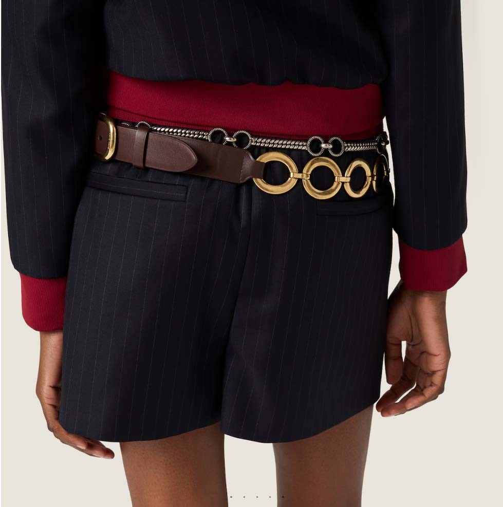 #미우미우 [ miu ] 수입 플리츠 핀스트라이프 쇼츠 입고💢 #여성하의 #반바지