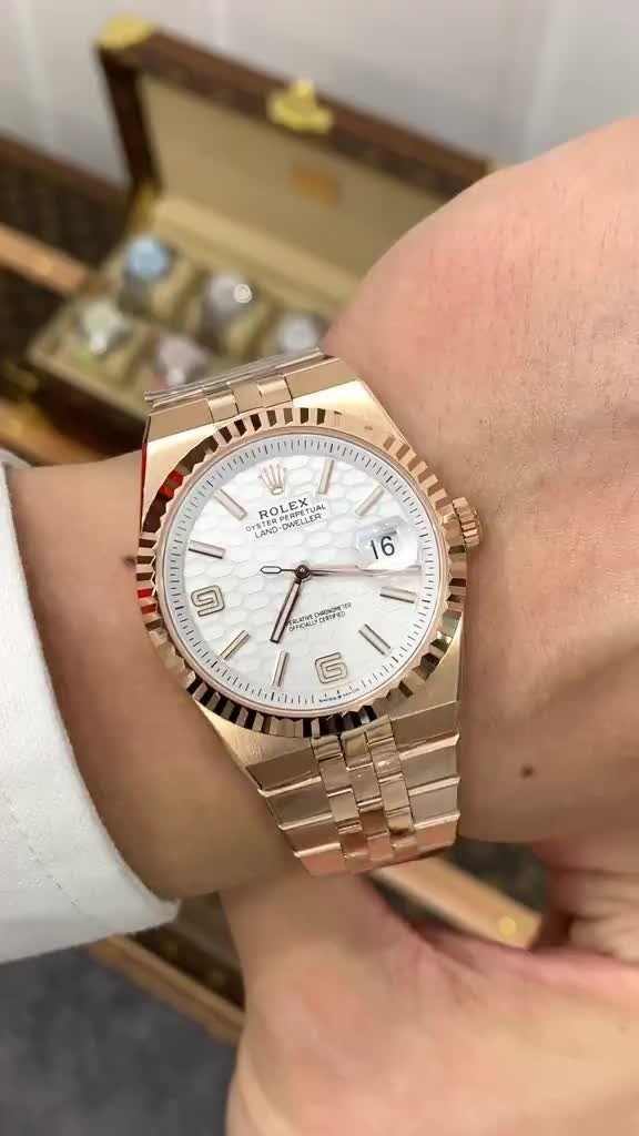 2025 로*렉스 랜드 드웰러 40mm 로즈골드 입고