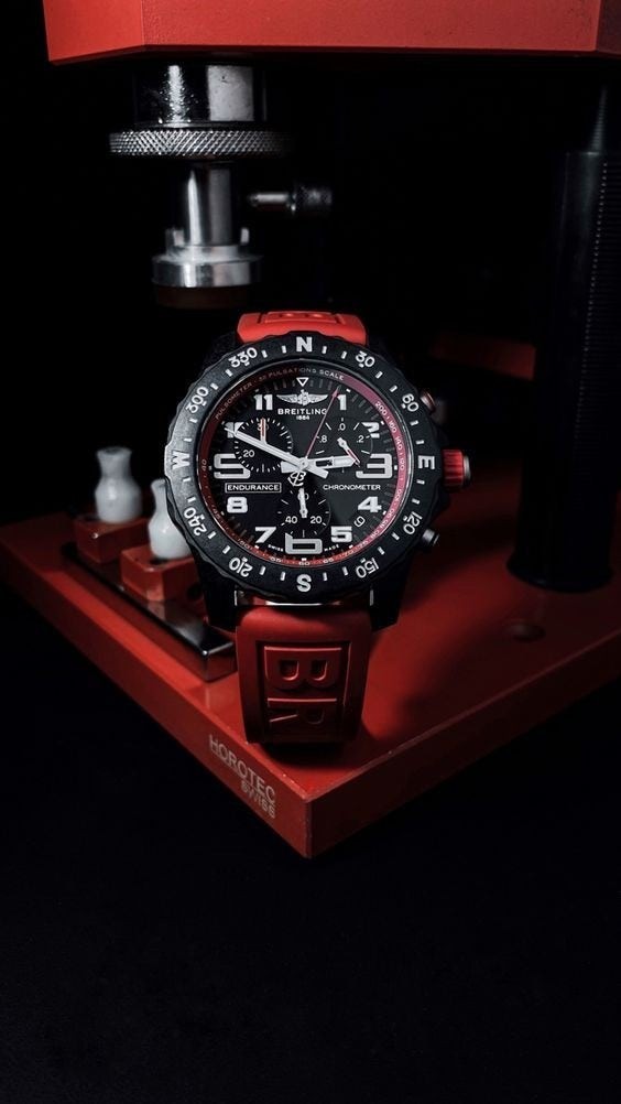 브라이틀링 인듀어런스 프로 레드